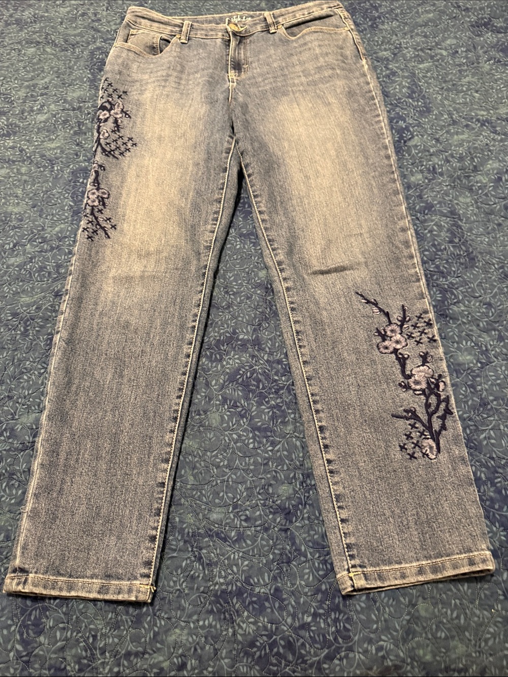 Style & Co. Straight Leg Women's Boyfriend Jeans with Floral Embroidery. Size 8